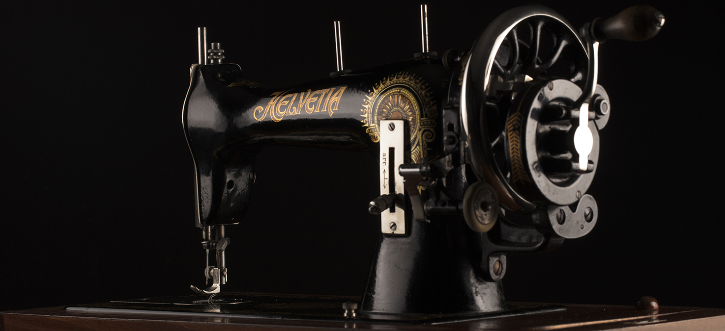 ancienne-machine-a-coudre-suisse-helvetia-avec-manivelle.jpg